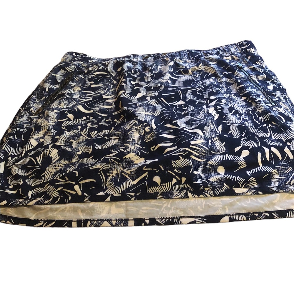 Athleta shorts size L
